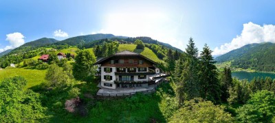 Chalet mit atemberaubendem Panoramablick über Feld am See