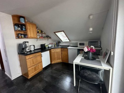 Gut geschnittene 1 Zi DG Whg mit Balkon