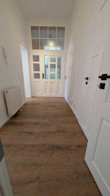 Kernsanierter 3-Zimmer Altbau in zentraler Lager