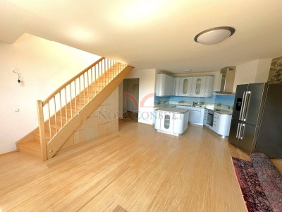 Moderne Dachgeschossmaisonette mit Ausblick