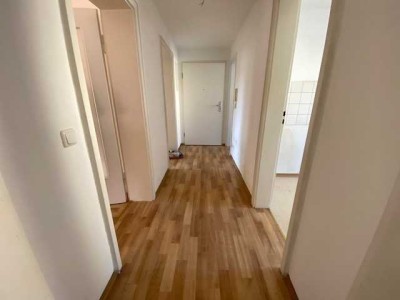 Helle 3 Zimmer Wohnung zentral in Dingolfing (Renovierungsbedürftig mit Mieterlass)
