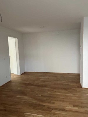 Neubau-Wohnung mit Einbauküche, Keller und Gartenmitbenutzung