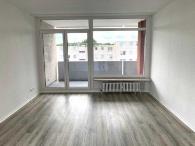 * FAMILIEN WILLKOMMEN * RENOVIERT * großer Balkon * 2. Etage OHNE Aufzug * Waldlage KL WEST