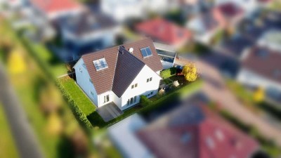 Modernes Wohnen mit Komfort: Energieeffiziente Doppelhaushälfte in ruhiger Lage