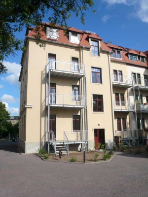 3 Raum Wohnung in ruhiger Seitenstraße