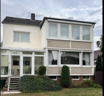 Zweifamilienhaus auf großem Eckgrundstück in Hannover Nord