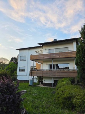 Attraktive und gepflegte 4-Zimmer-Wohnung mit Balkon in Abtsteinach