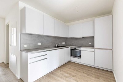 Ab April: Familienwohnung mit EBK und Balkon im Hinterhaus