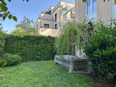 Helle 3-Zimmer-Erdgeschoss-Wohnung mit 60m² Garten hinterm Haus und Tiefgaragenstellplatz in Moosach