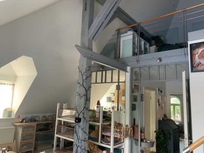 Charmante DG-Wohnung mit Empore im historischen Gebäude