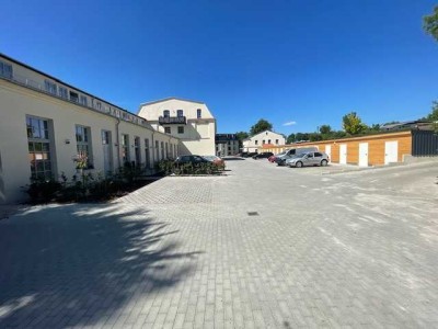 HOCHWERTIG und GERÄUMIGE 4 Raum- Maisonettewohnung, EBK, Stellplatz , 2 Bäder  Wanne und Dusche