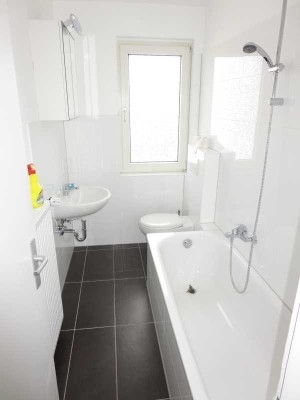 ***Bürgergarten/Münsterstr-Wohnung mit Laminat, Wannenbad, Wohnküche & Balkon***