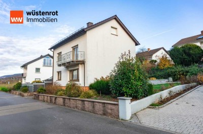 INTERESSANTES EINFAMILIENHAUS IN ORTSRANDLAGE!