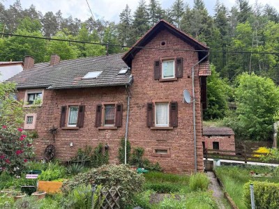 in Vorbereitung-- Ein- Zweifamilienhaus sucht Handwerker in Speyerbrunn mit Garten und Garage