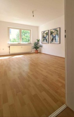 Schöne, helle und renovierte 2,5-Zimmer-Wohnung im 1. OG in Essen-Leithe, Brüninghofer Weg 50