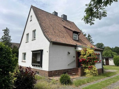 Großes Baugrundstück in Gifhorn mit klassischem Siedlungshäuschen