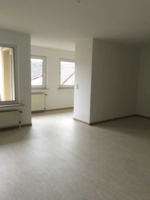 Frisch gestrichene 2 Zimmer mit Wintergarten *mit Wohnberechtigungsschein (WBS)* ab 01.09.2025