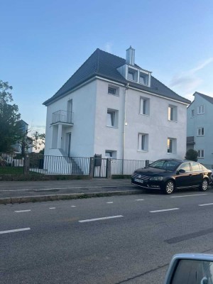 Neu sanierte 2-Zimmer-Dachgeschosswohnung