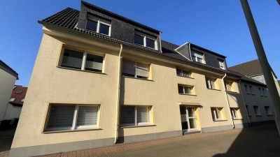 Schicke, kompl. renovierte 3-Zi.-Wohnung mit Balkon und sep. Studioraum in Orsoy