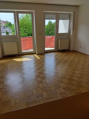 Sonnige 2-Zimmer-Wohnung mit Balkon und Einbauküche