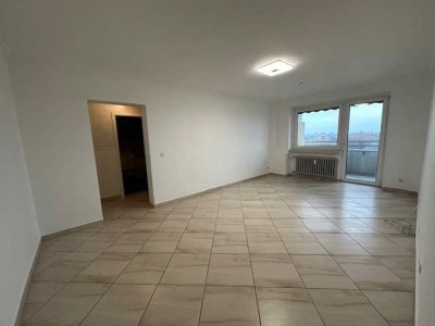 große 4 Zimmer Wohnung in Ludwigshafen