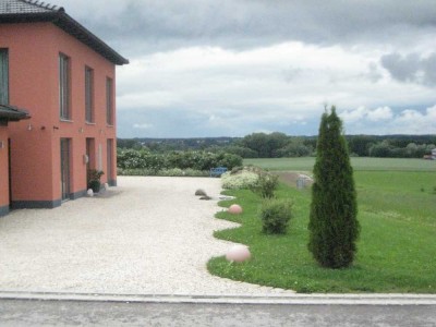 Außergewöhnliche Villa, unverbaubarer Blick, mit Praxisräumen,  2 Nebengebäuden und Doppelgarage