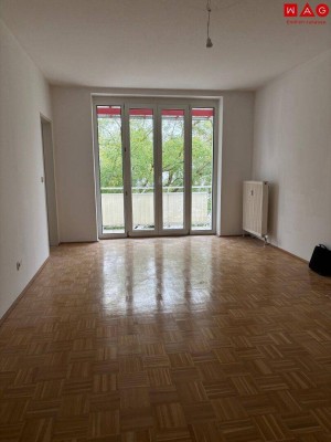 Herbstspaziergänge an der Traun &amp; Shopping ums Eck – 2-Zimmer-Wohnung inkl. Loggia nahe IKEA &amp; Haid Center! AB SOFORT VERFÜGBAR!