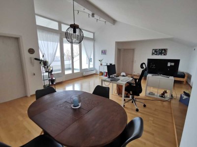 Wunderschöne DG-Wohnung mit Terrasse und in bester Lage