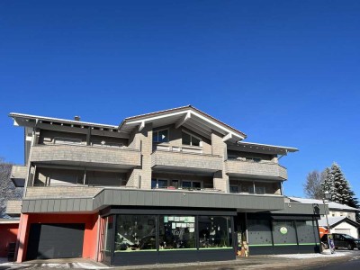 Neuwertig - Sonnige, top ausgestattete + barrierefreie OG - Wohnung mit Traumblick in Oberreute Ort