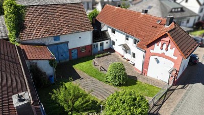 Freistehendes Einfamilienhaus mit Scheune, Doppelgarage und großem Garten
