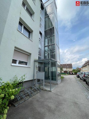 Derzeit in Sanierung!! Praktische 3-Raumwohnung mit Balkon in ruhiger Siedlungslage von Wels! Zu Fuß wenige Minuten vom Welser Hauptbahnhof entfernt. Top Anbindung und Erreichbarkeit!