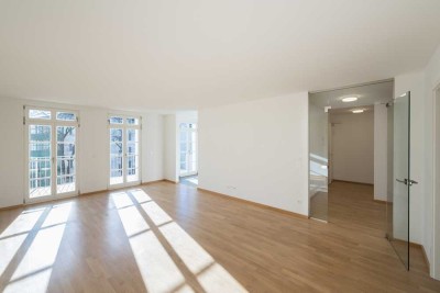 Moderne 2,5-Raum-Wohnung mit Balkon in saniertem Altbau