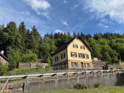 Charmantes vollständig renoviertes Einfamilienhaus mit großem Garten und Garage