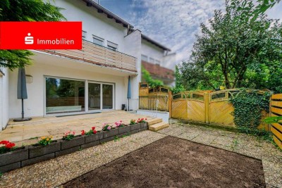 Bad Homburg: Reihenmittelhaus - Raumwunder mit kleinem Garten und 2 Stellplätzen / bezugsfertig