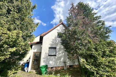 Kleine 3-Zi.-Doppelhaushälfte mit Gartenhaus, sonniges & großzügiges Grundstück in zentraler Lage