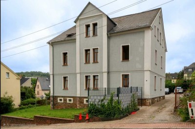 Charmante 5-Zimmer Wohnung (116m²) im 1. OG, modernisiert in Oelsnitz/Erzgebirge