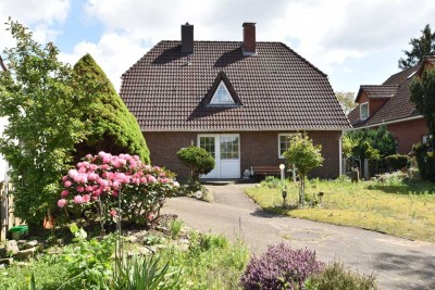 ***Ihr neues Zuhause mitten im Zentrum*Großzügiges EFH *Ebenerdiges Wohnen!*Garage, Kamin und mehr**