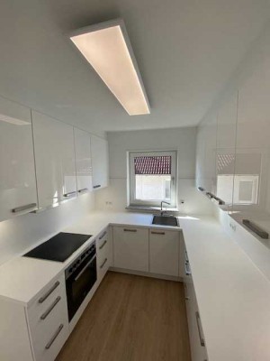 Attraktive 3-Zimmer-Wohnung, moderne EBK, Fernblick, Balkon, Garage, Stellplatz gehobene Austattung