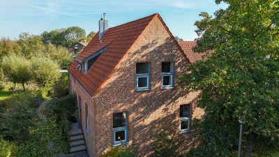 Charaktervolles Zuhause mit zusätzlicher Wohneinheit in zentraler Lage von Willich-Neersen!