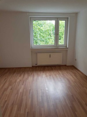 Helle Wohnung mit Balkon und Wannenbad