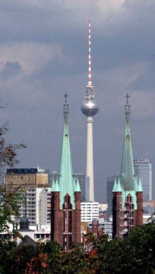 Das weiße Haus vorm TV Turm ist es - zwischen Spree und Jüdischem Museum - Provisionsfrei