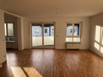 Helle 2-Zimmer-Wohnung mit EBK und Balkon in Rodgau Dudenhofen