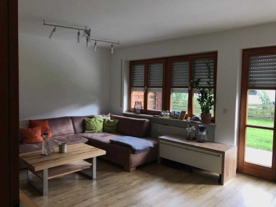 Geschmackvolle 2-Raum-Erdgeschosswohnung mit Balkon und Einbauküche in Teisendorf
