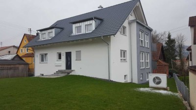 Schöne, moderne 4 Zimmer-Wohnung mit großem Balkon zu vermieten !