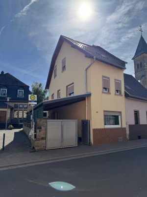 Familienhaus mit 3 Schlafzimmern, Garten & Carport