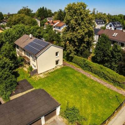 Grünwald: Doppelhaushälfte mit großem Garten – stark sanierungsbedürftig, viel Potenzial