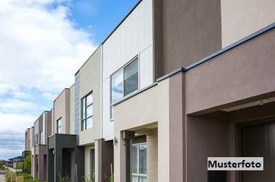 Freistehendes 2-Familienhaus mit Garage - provisionsfrei
