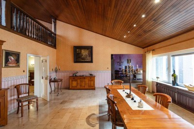Neuer Preis! Exklusives Wohnen in großzügiger Villa mit parkähnlichem Grundstück