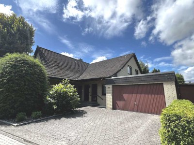 Freistehendes Einfamilienhaus mit Einliegerwohnung und zusätzlichem Garagengrundstück zu verkaufen