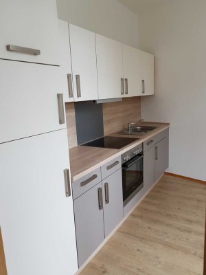 Helle 2-Zimmer-Wohnung mit Einbauküche in Crimmitschau